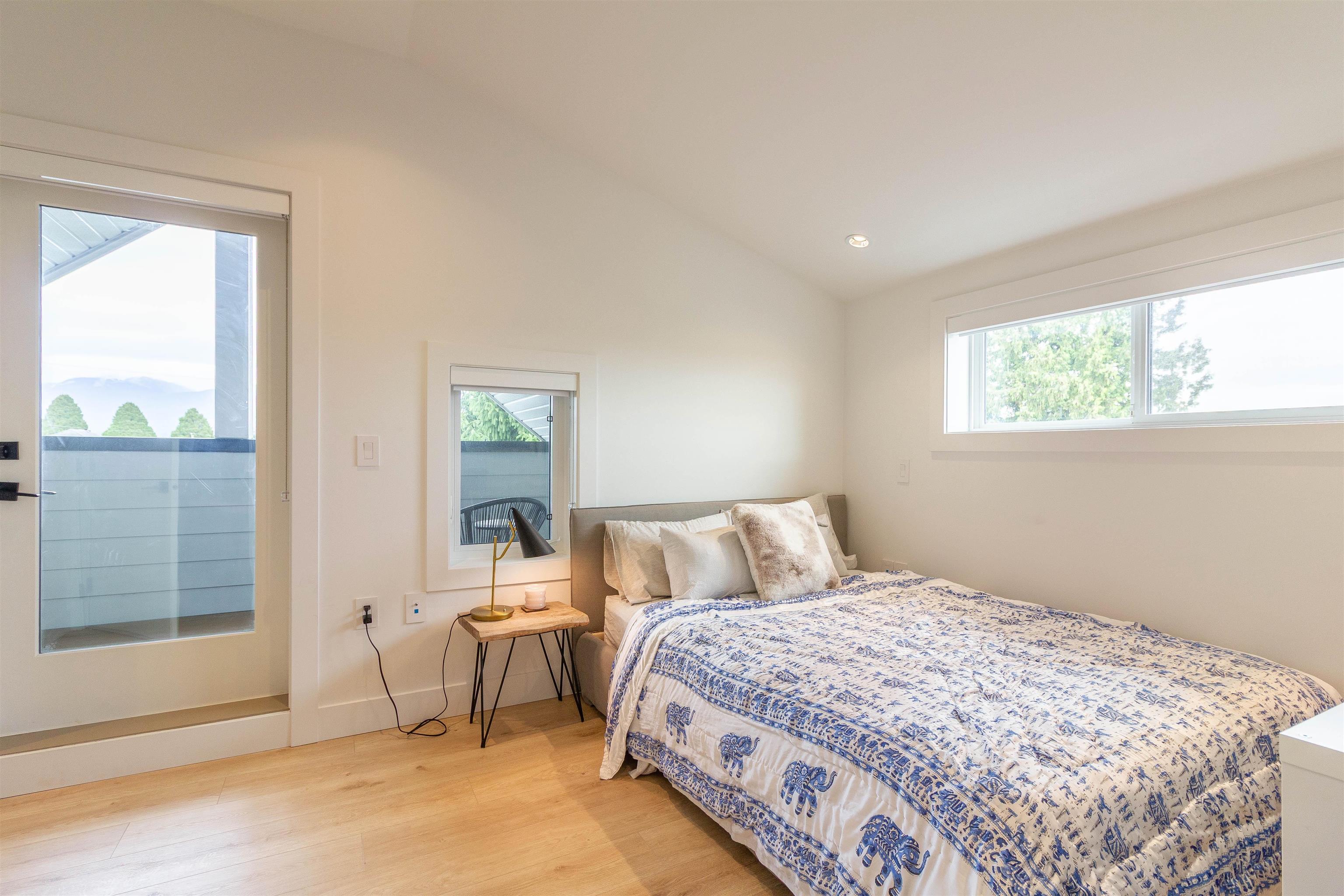 3063 Graveley Street 15