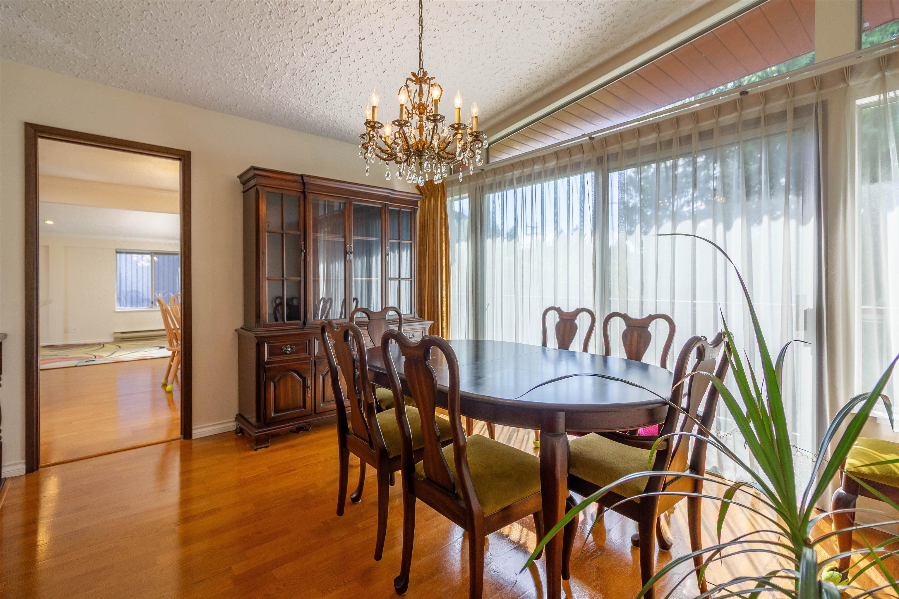 7107 Broadway 4