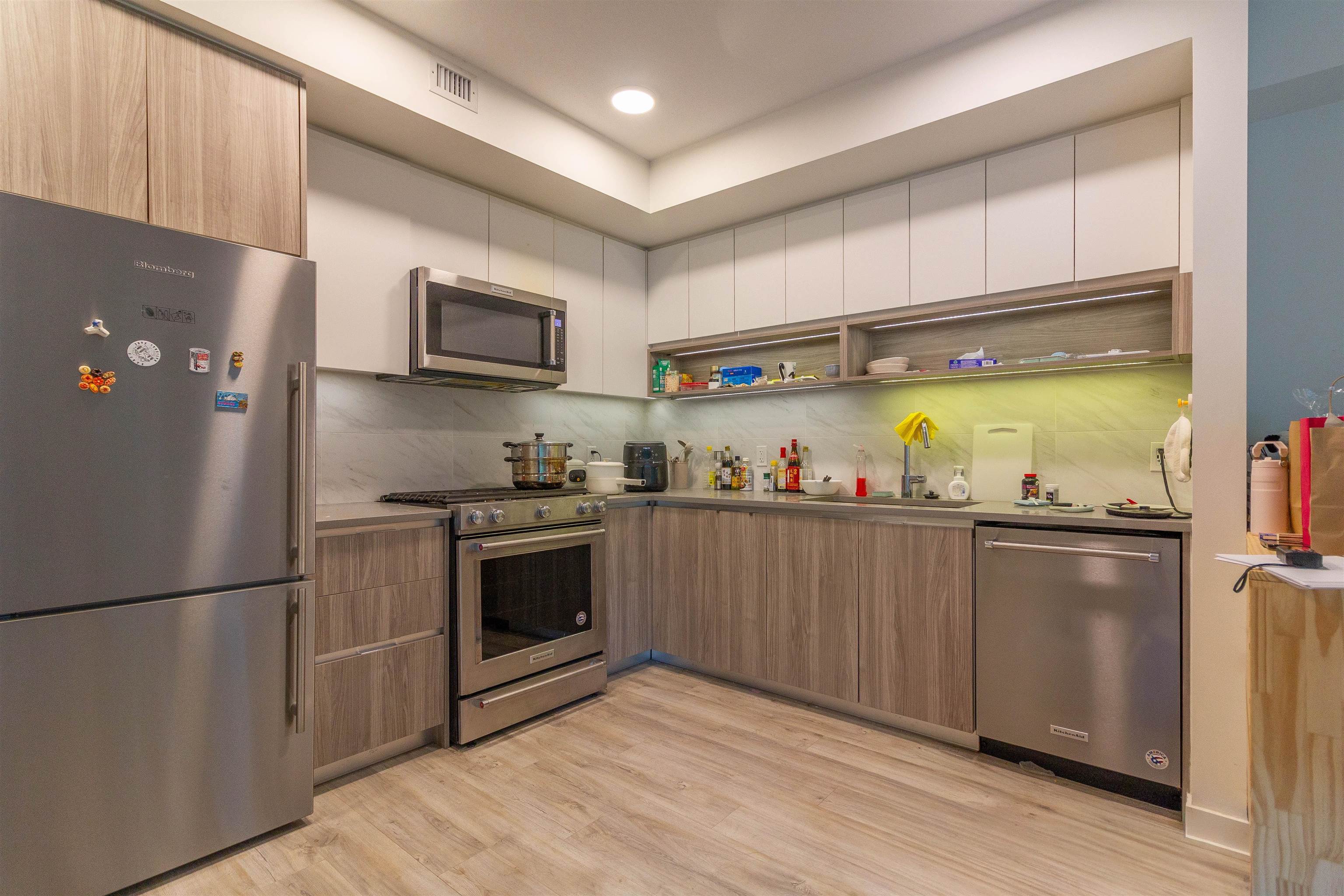 201 - 8940 University Crescent 6