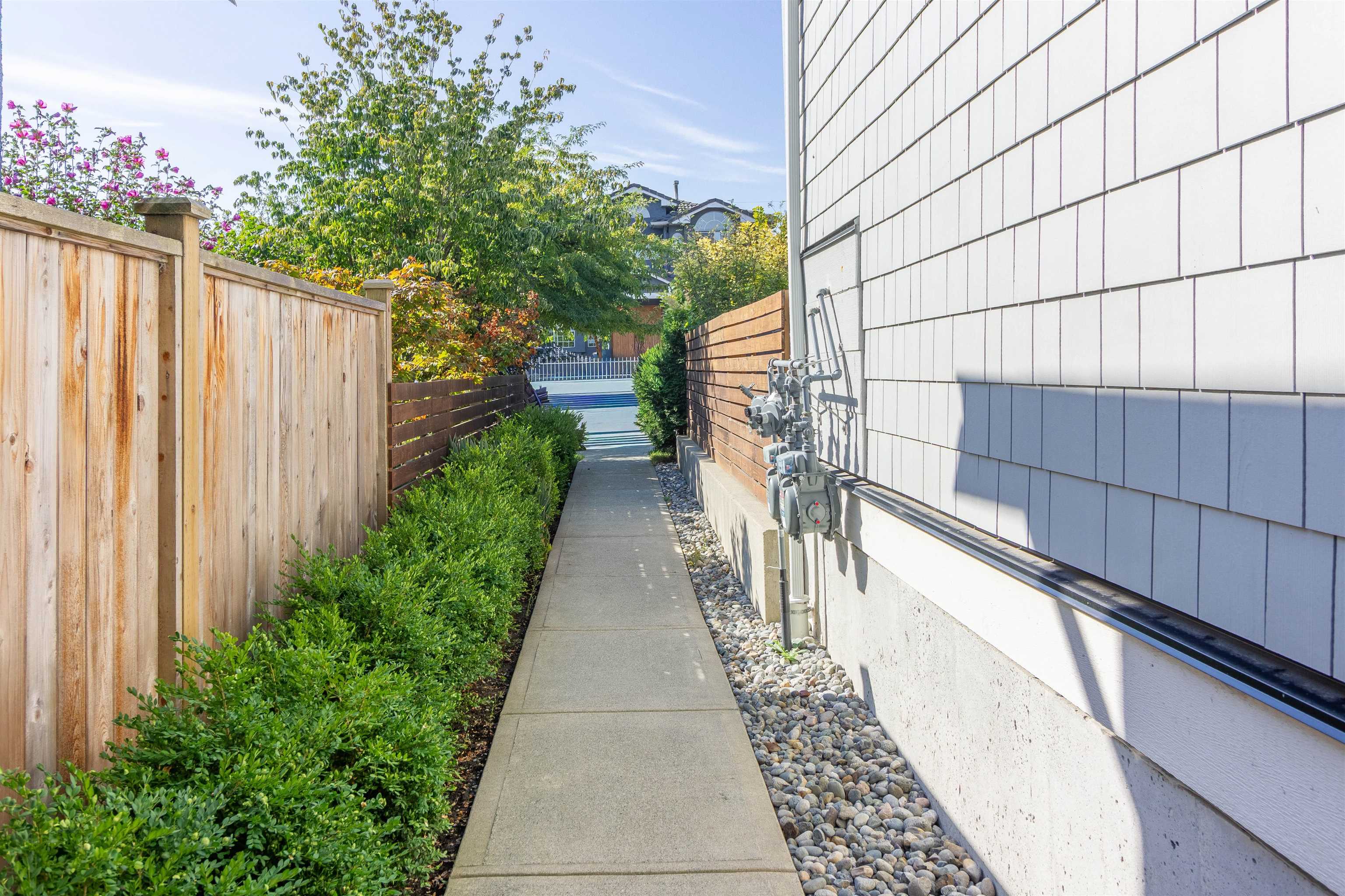 3063 Graveley Street 39