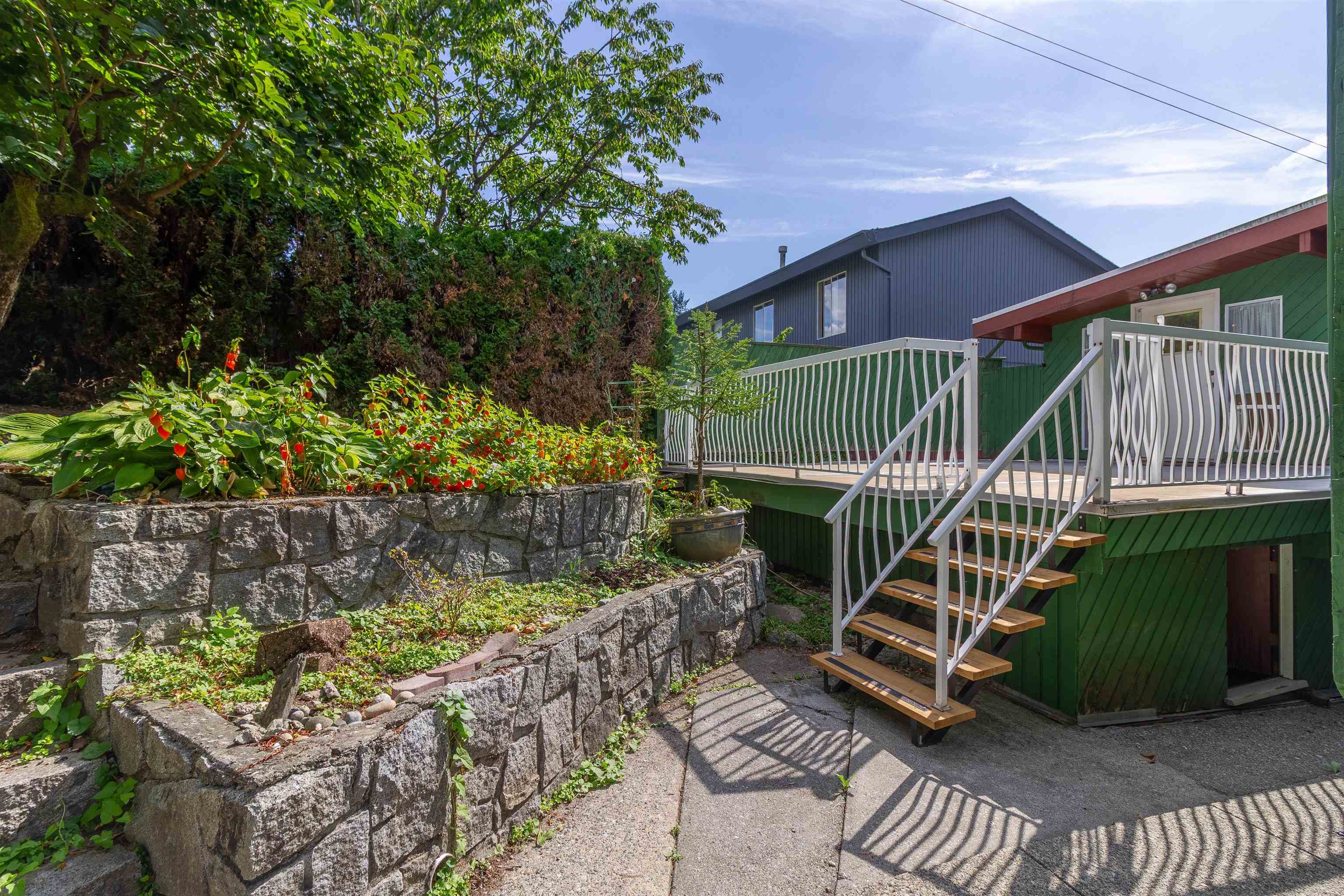 7107 Broadway 37