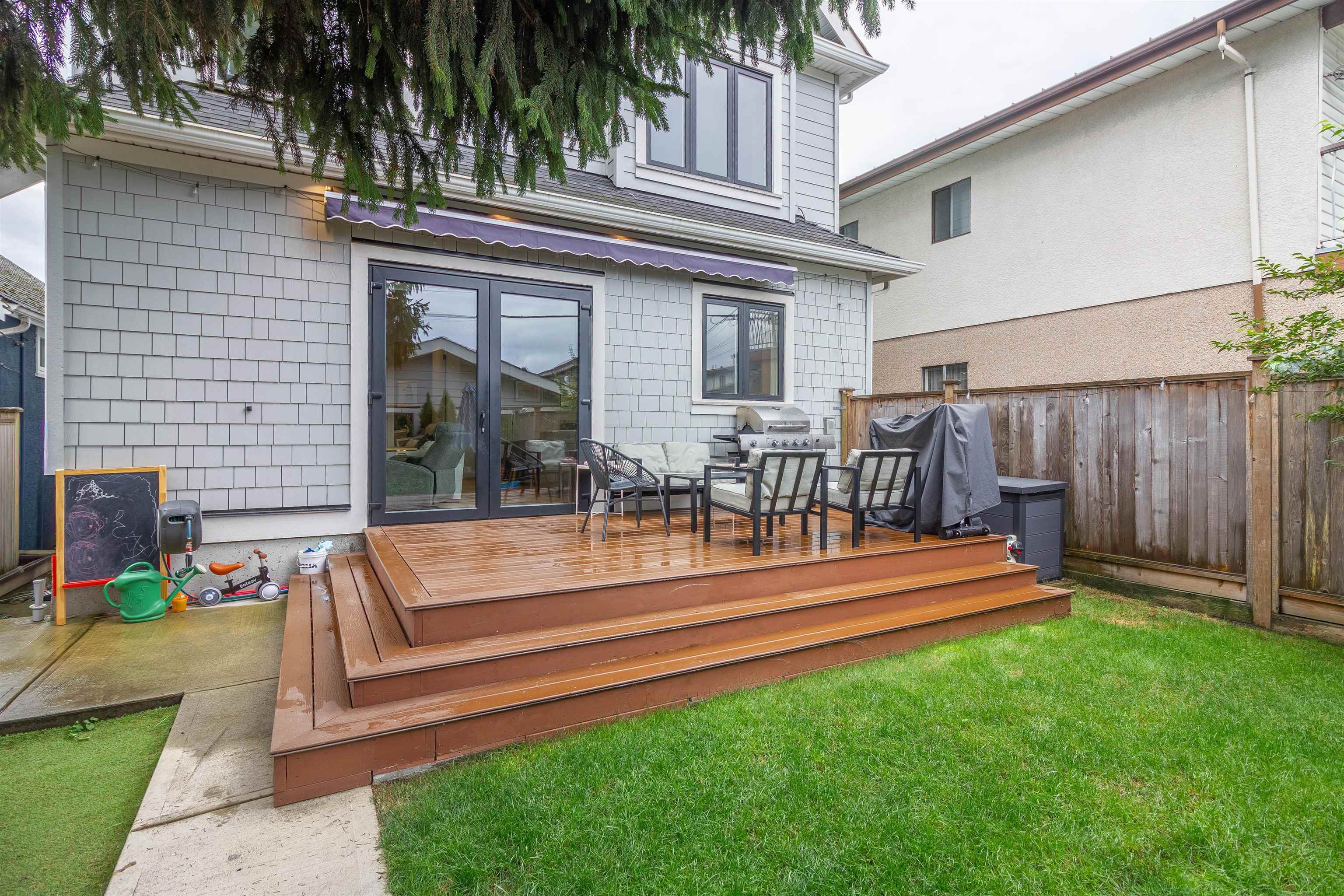 3063 Graveley Street 31