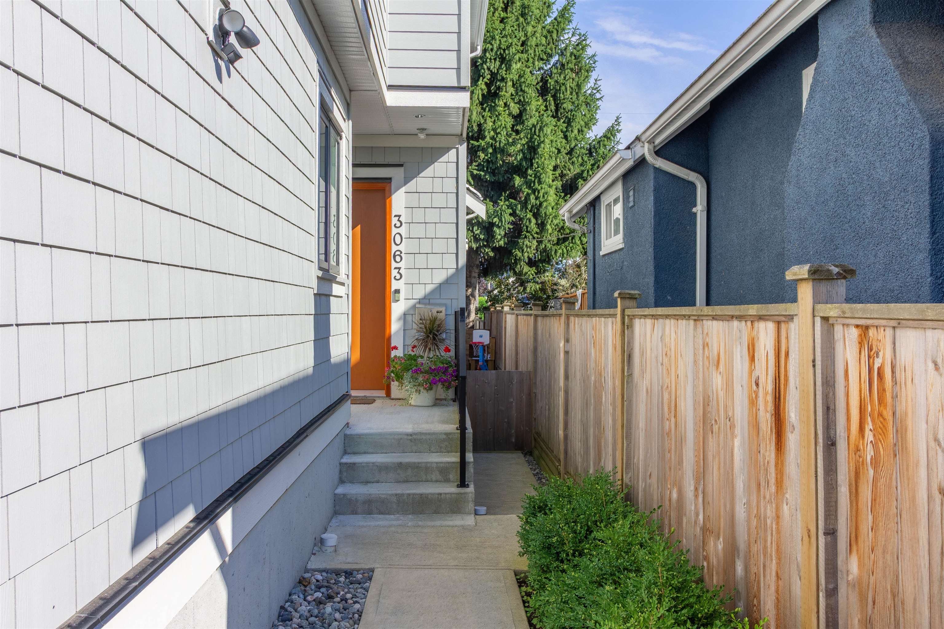 3063 Graveley Street 38