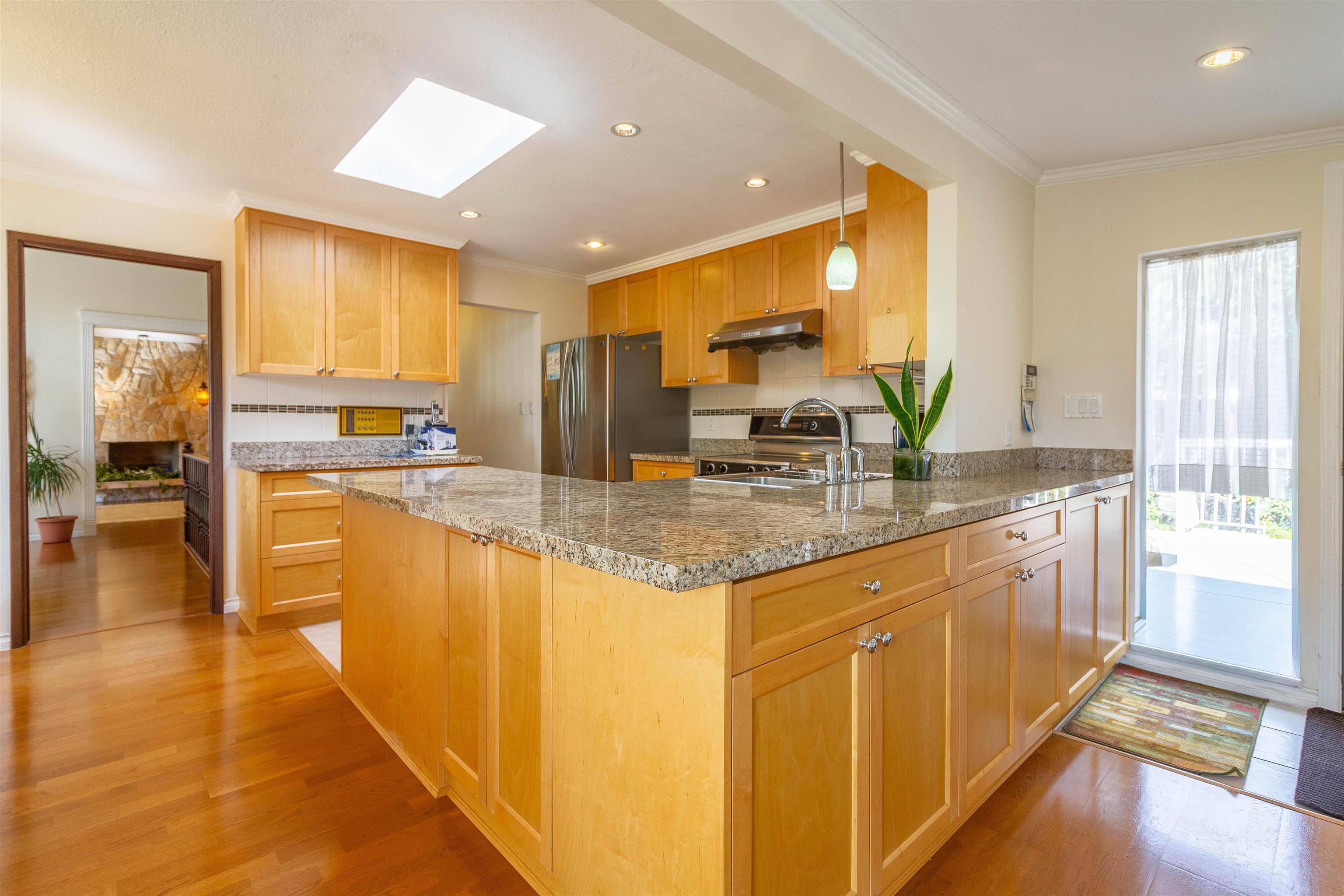 7107 Broadway 6