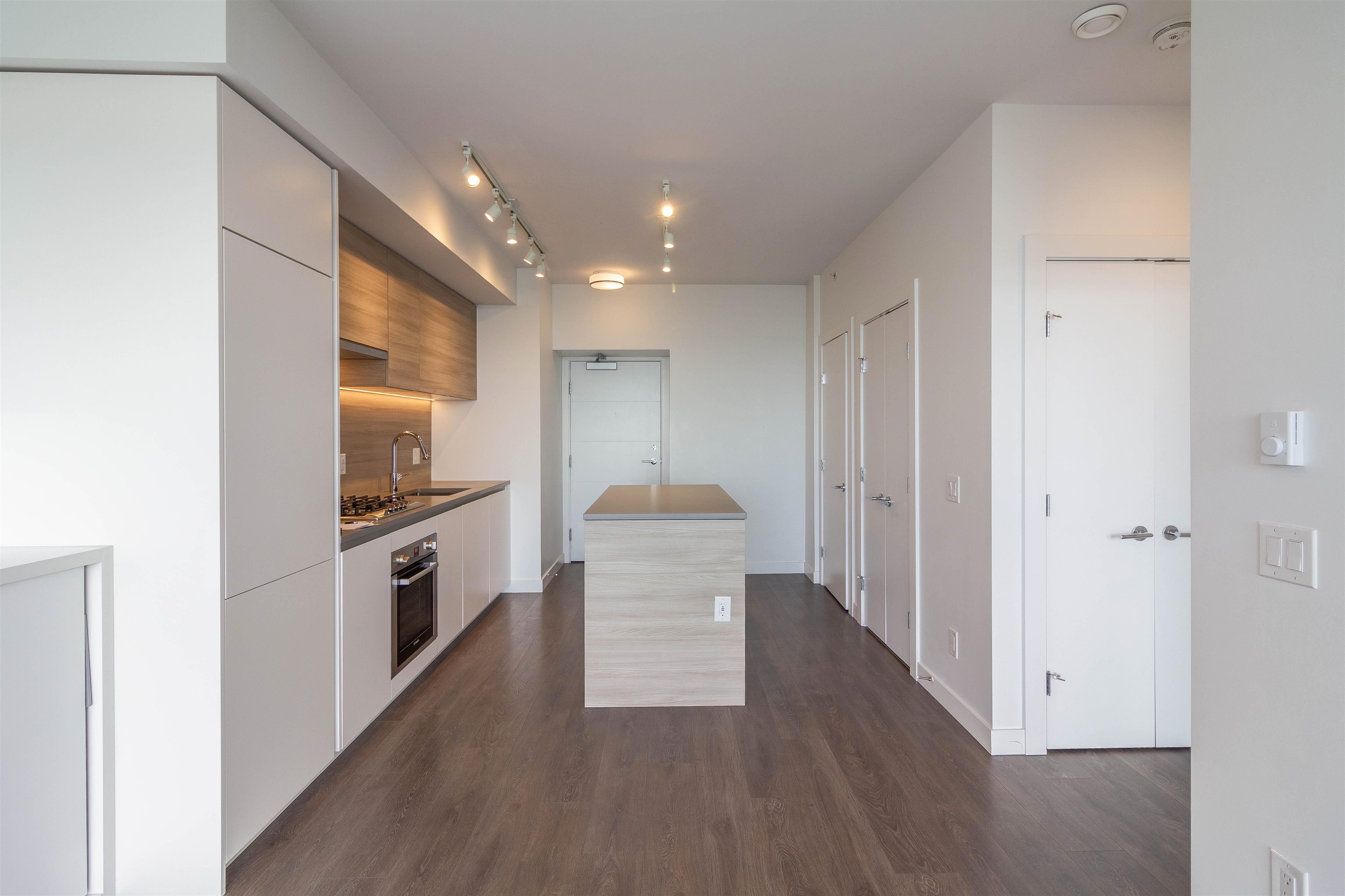 2705 - 652 Whiting Way 25