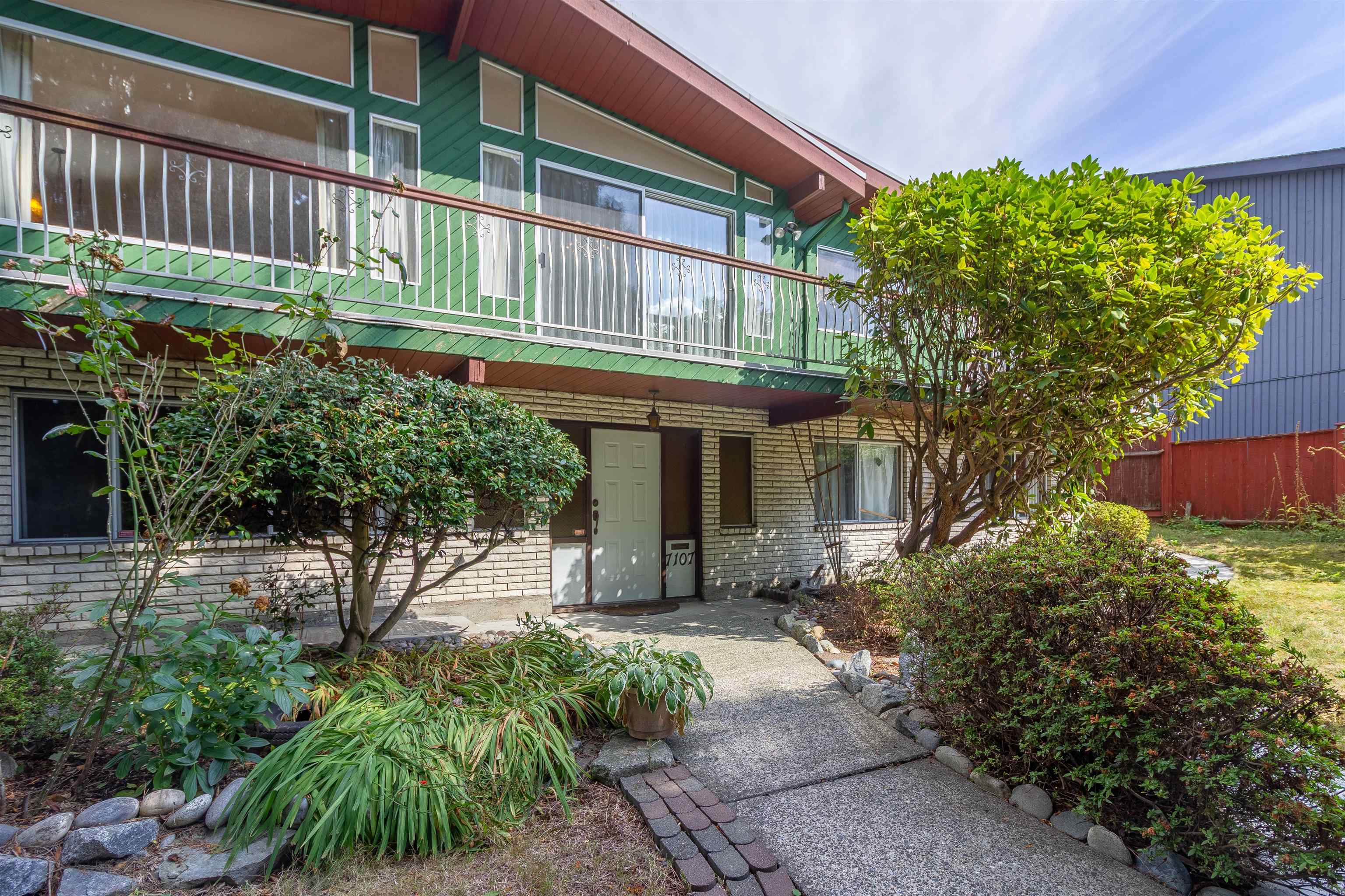 7107 Broadway 30