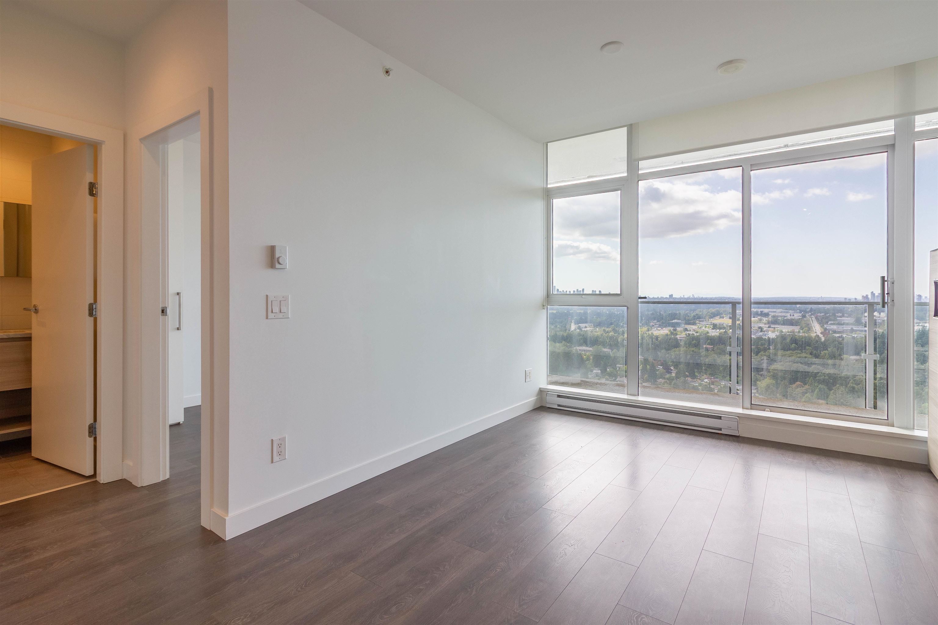 2705 - 652 Whiting Way 5