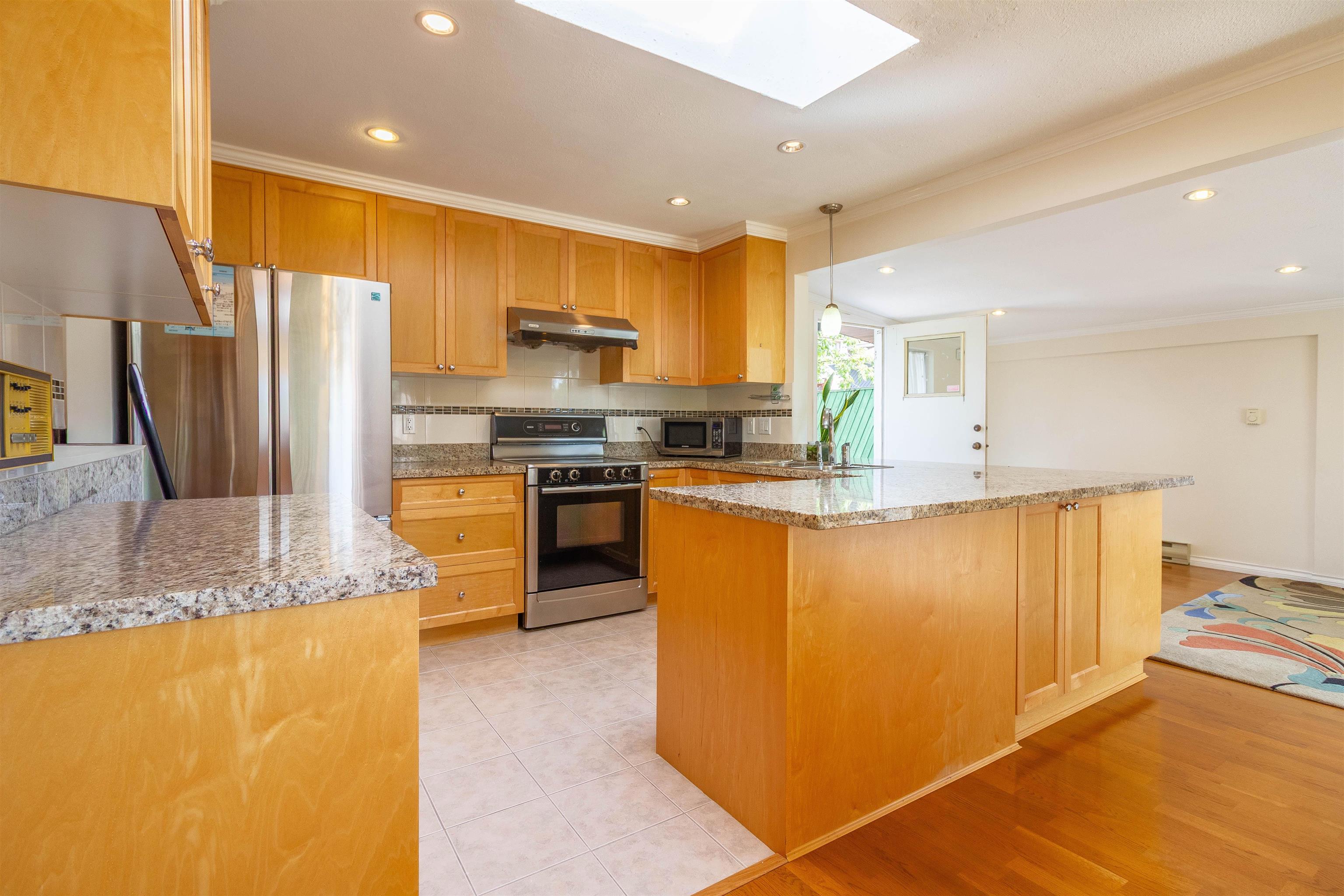 7107 Broadway 8