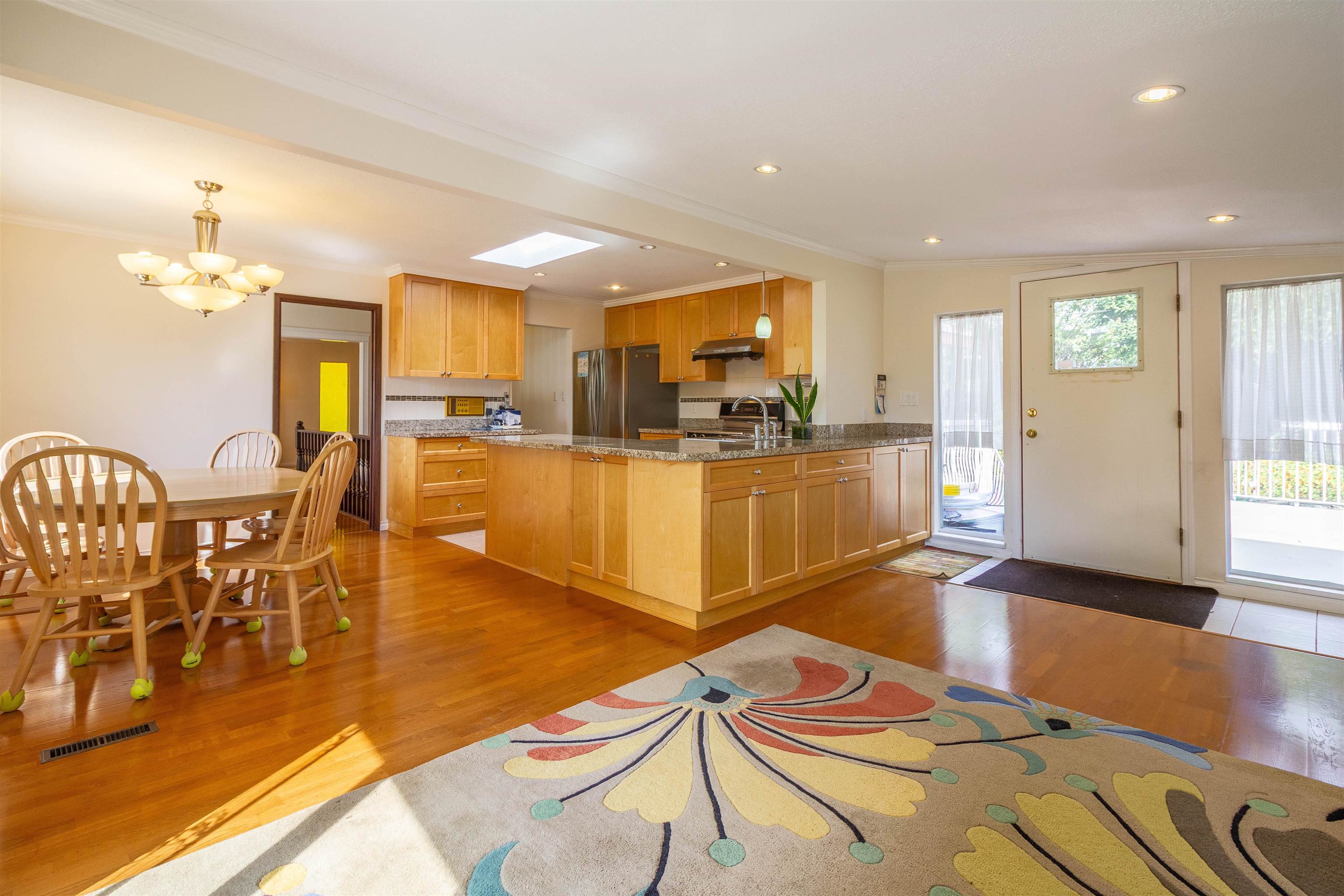 7107 Broadway 5