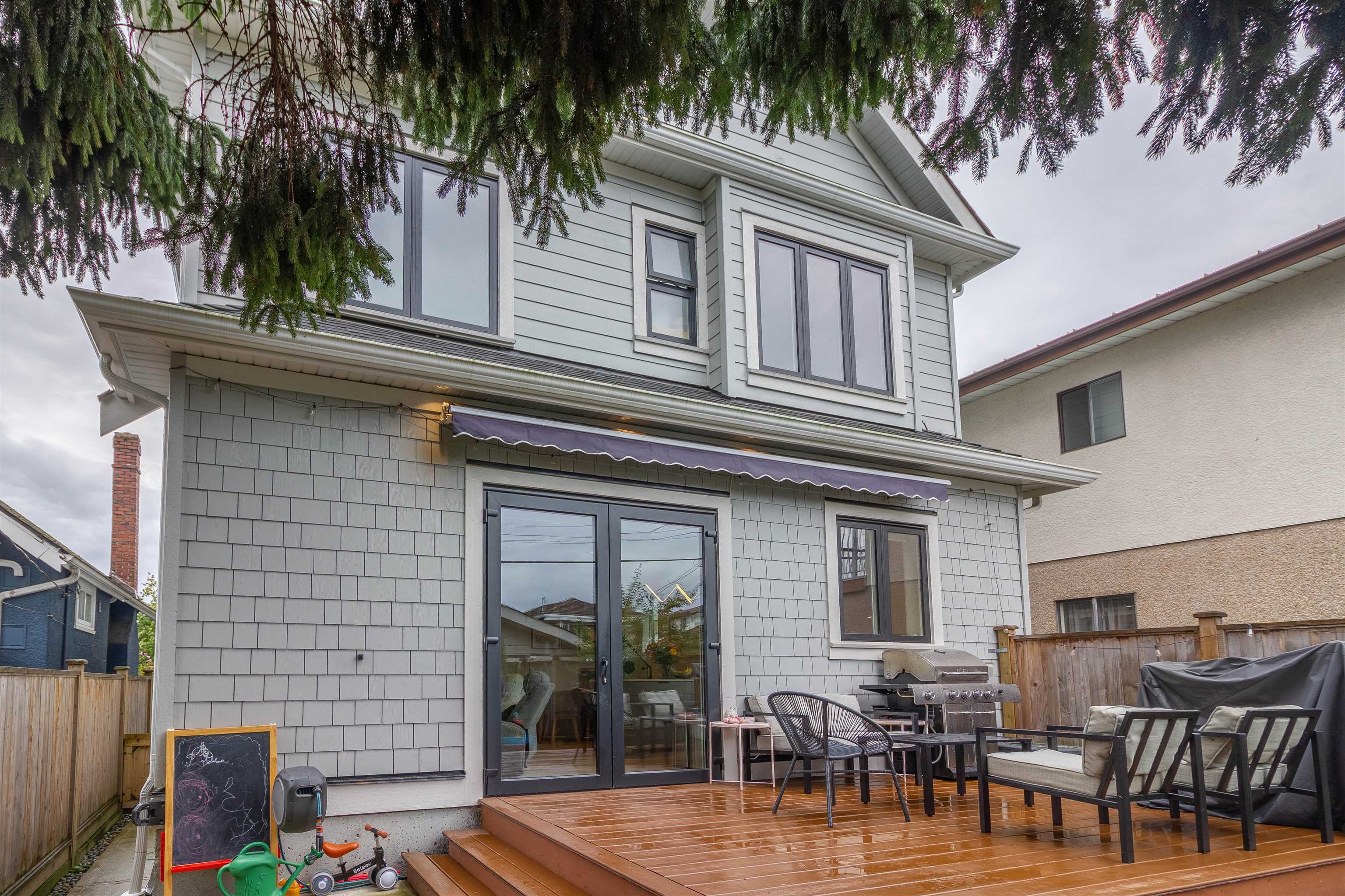 3063 Graveley Street 35