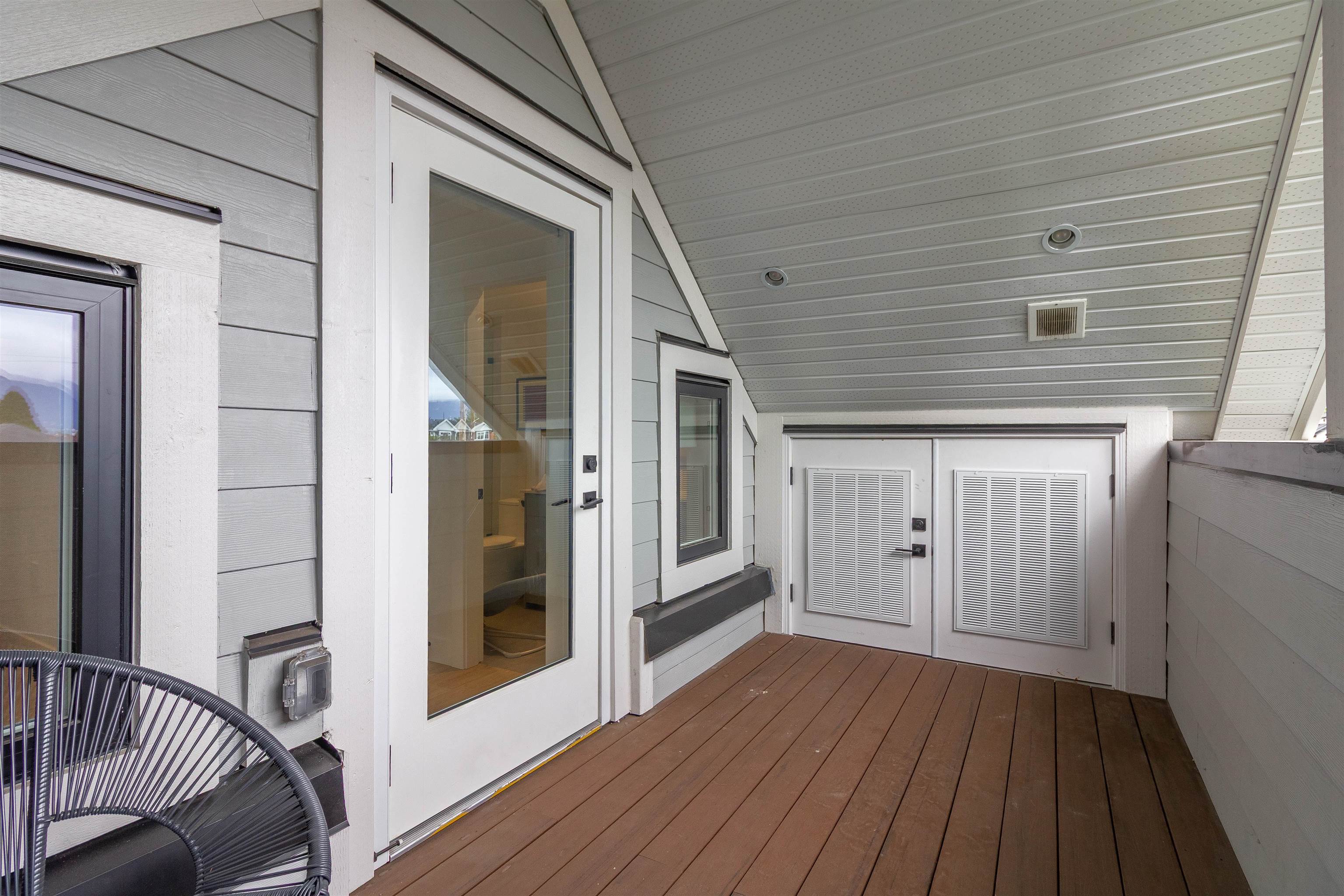 3063 Graveley Street 20