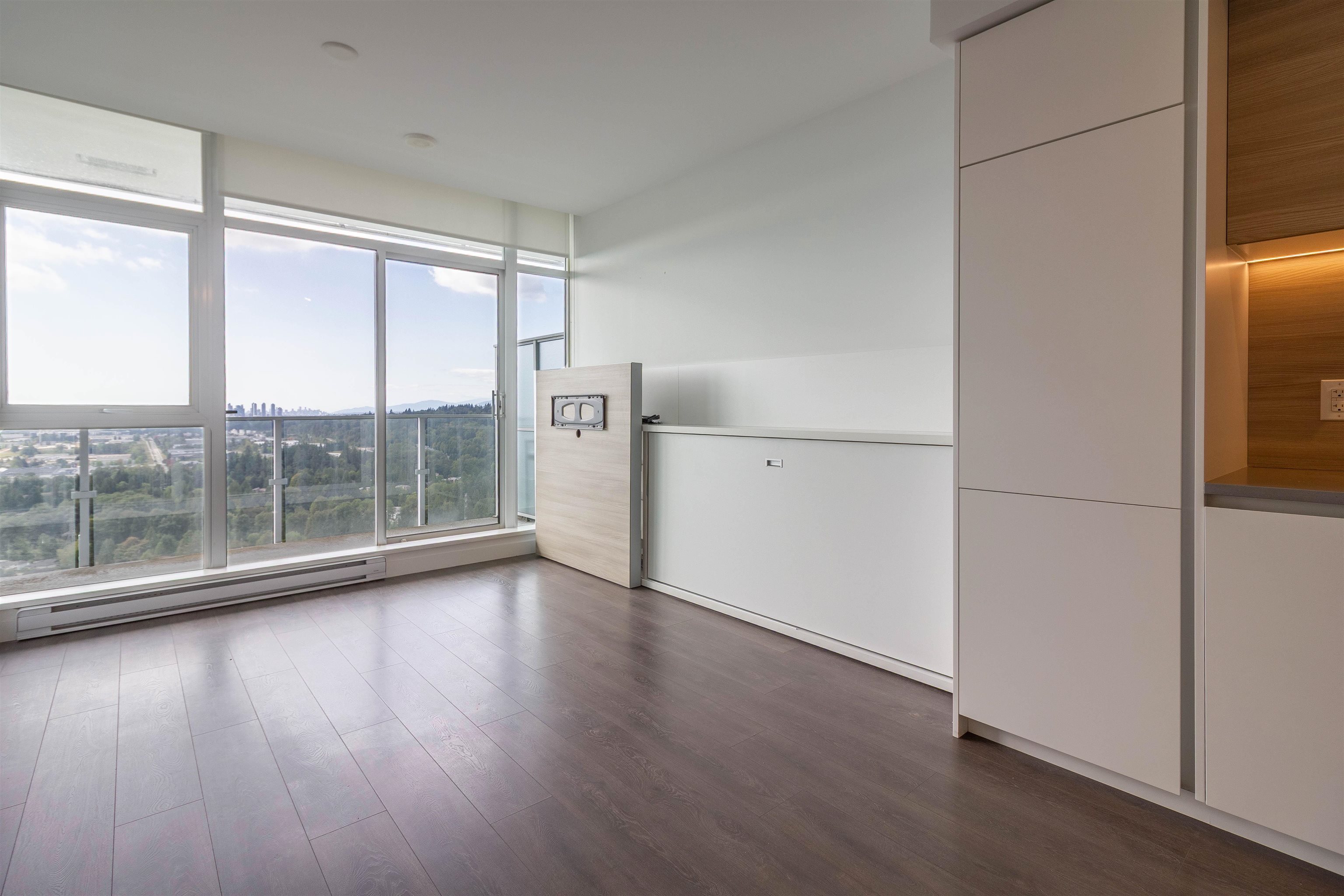 2705 - 652 Whiting Way 3