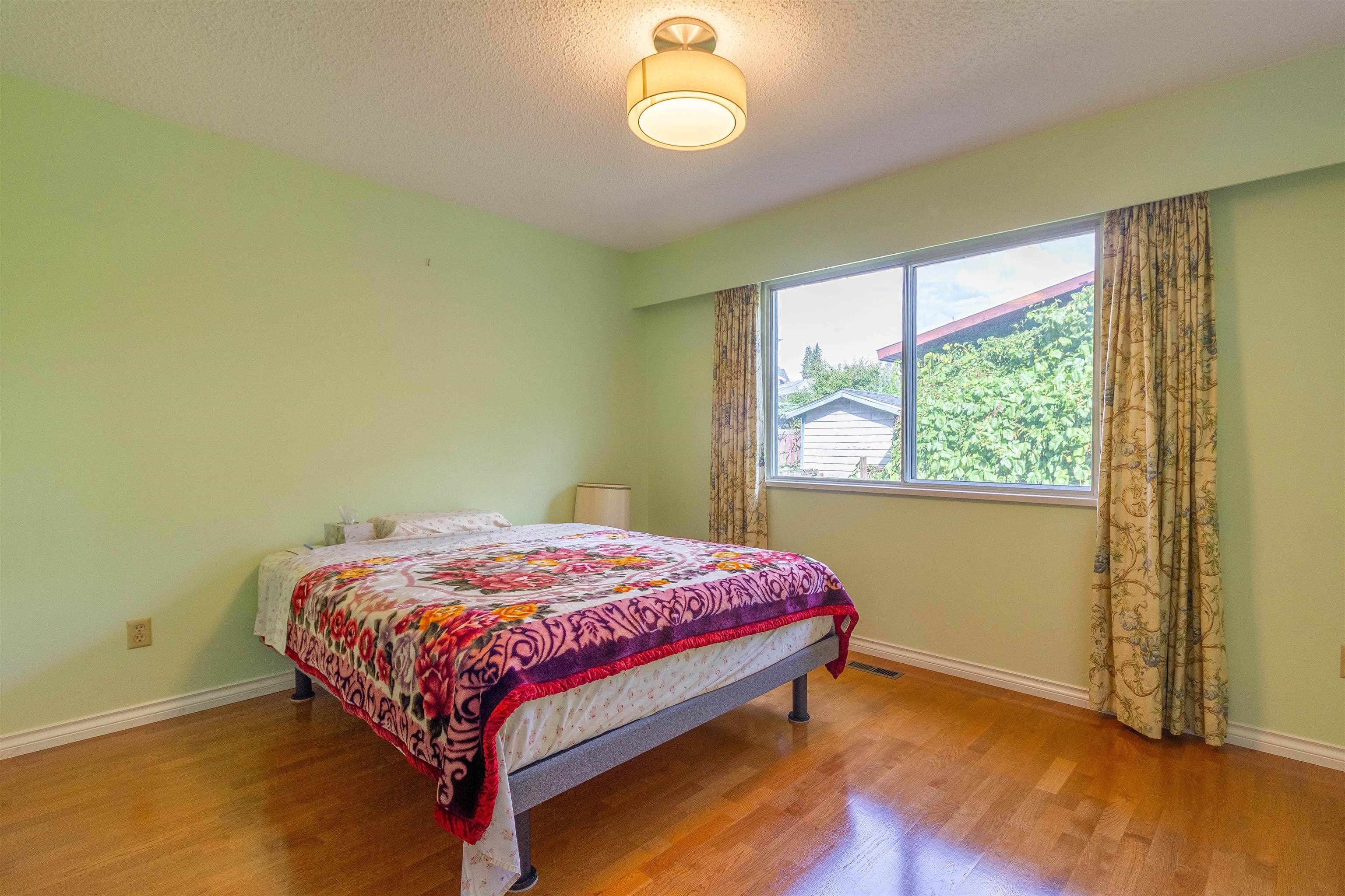 7107 Broadway 19