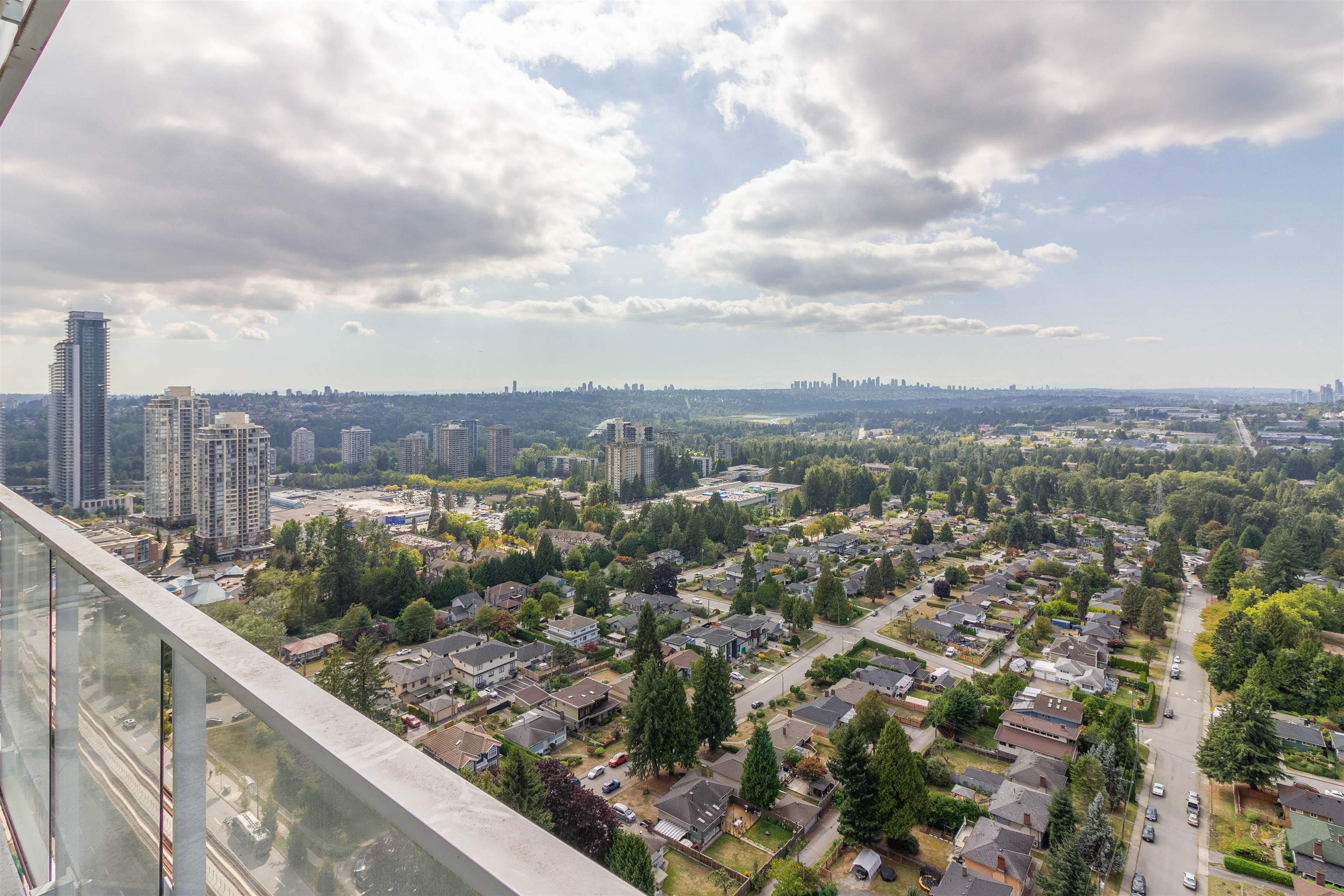 2705 - 652 Whiting Way 23