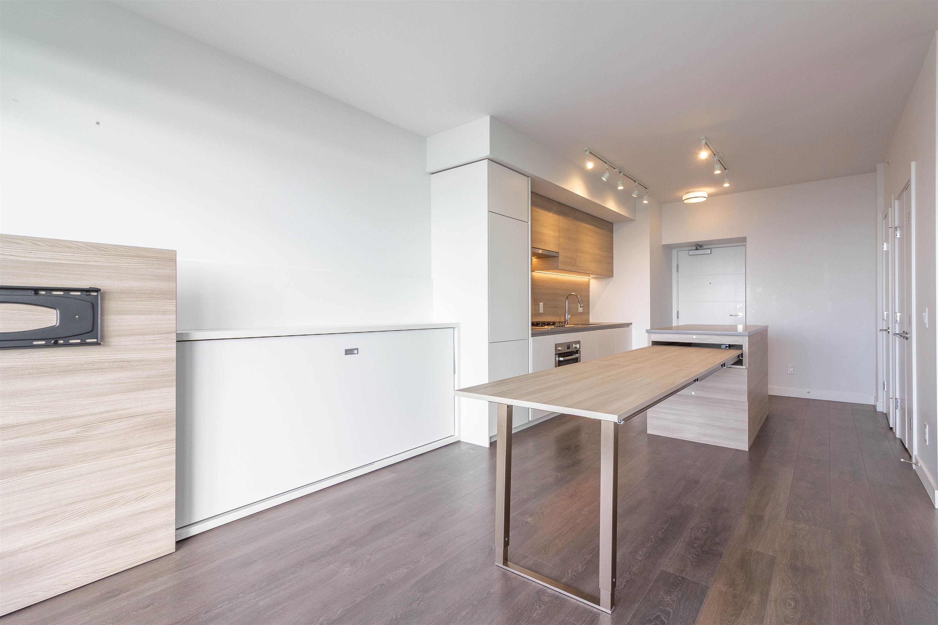 2705 - 652 Whiting Way 7