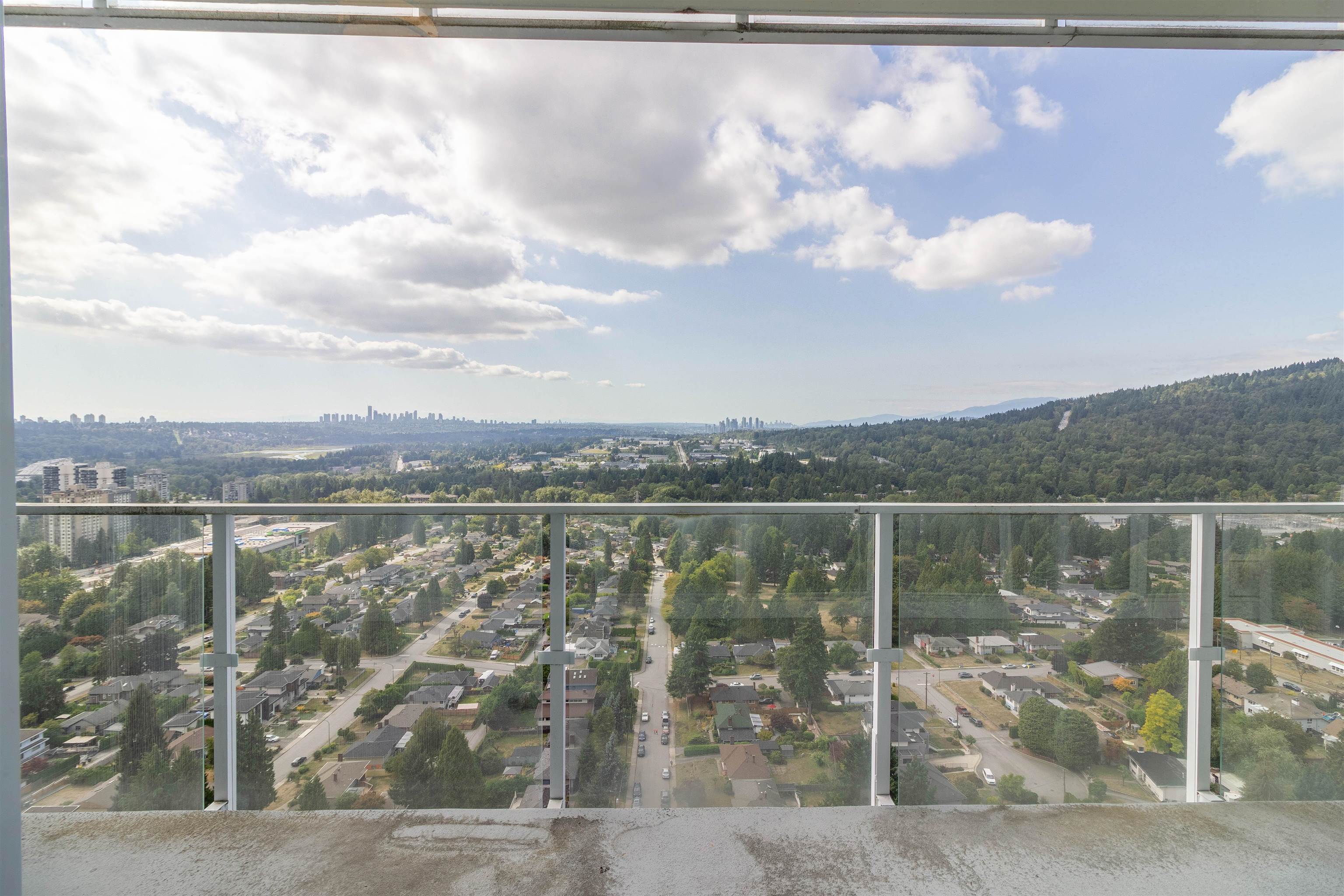 2705 - 652 Whiting Way 13