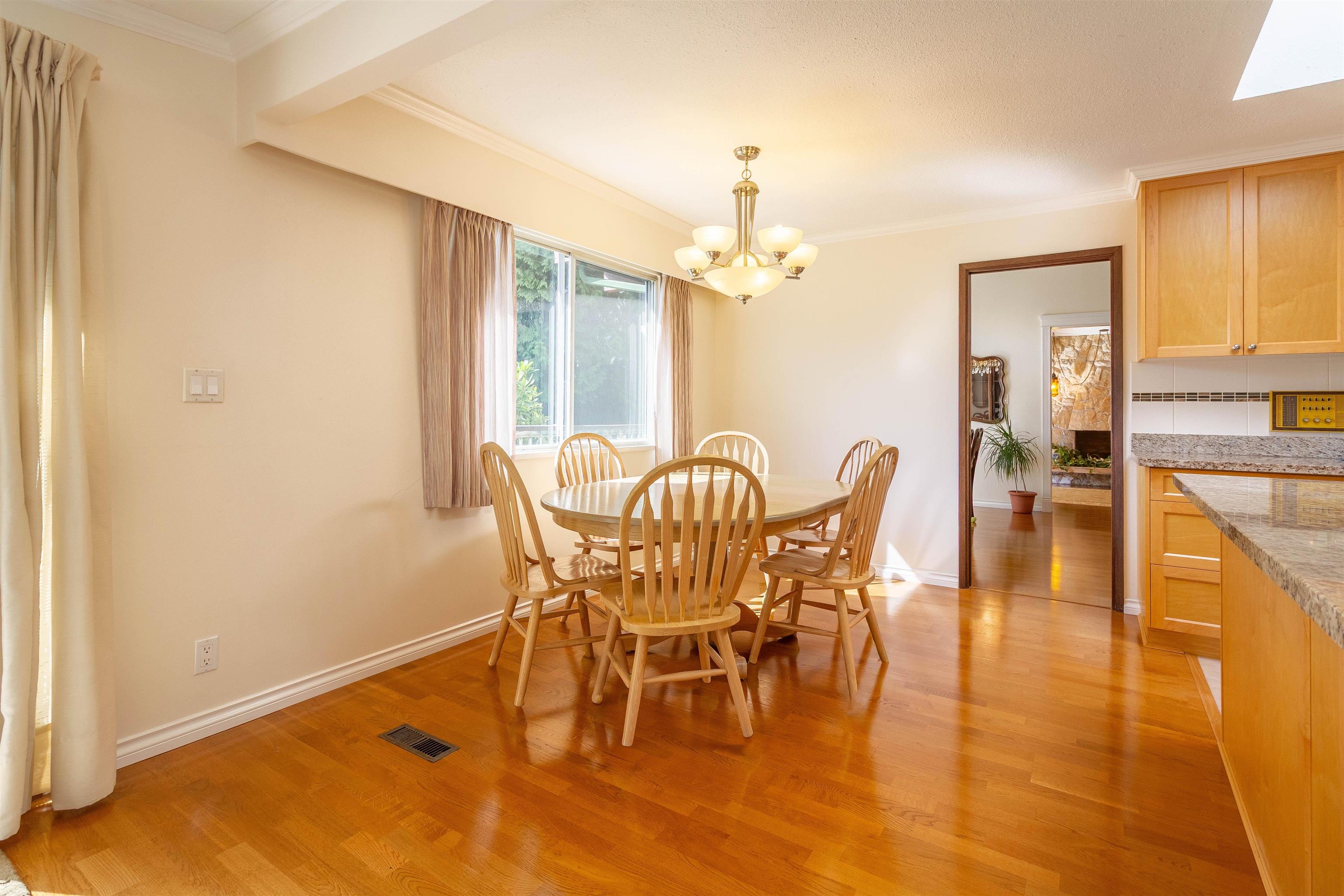 7107 Broadway 10